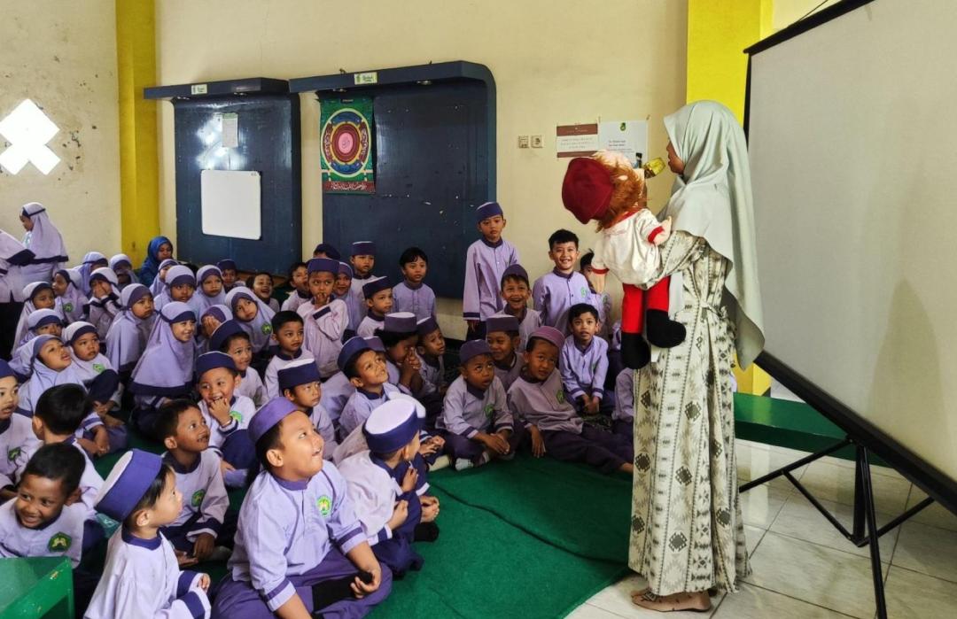 Peringati Isra Mi’raj, DT Peduli Gelar Safari Berkisah di 22 Sekolah se-Malang Raya 