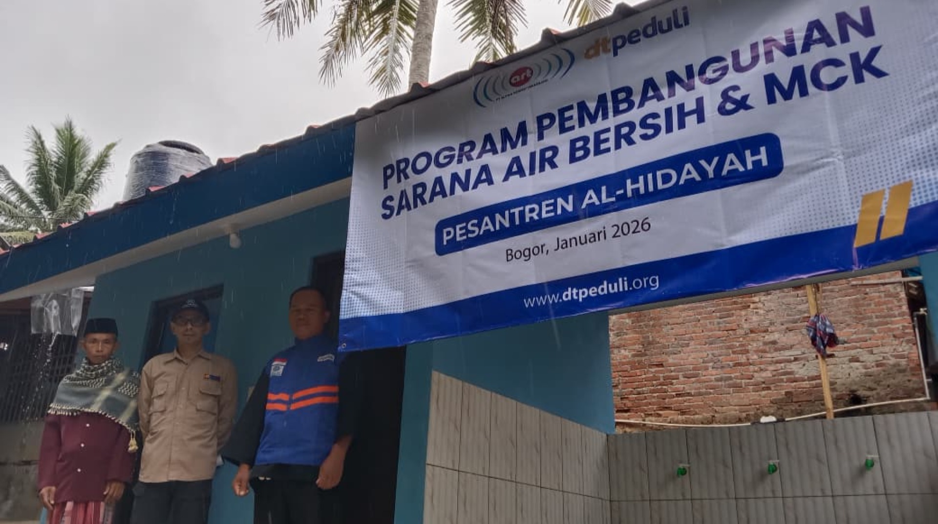 Tingkatkan Higienitas Santri, DT Peduli dan PT. Alpha Romeo Teknologi Resmikan MCK 