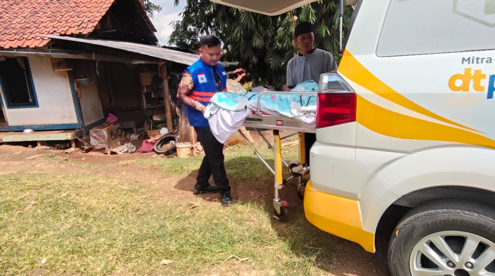 Layanan Ambulans DT Peduli Bandung Antarkan Pasien dengan Aman 