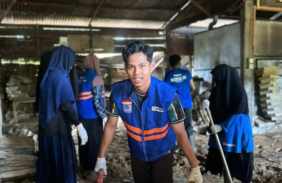 DT Peduli Sumatera Barat Bersihkan Rumah Produksi UMKM Pascabanjir 