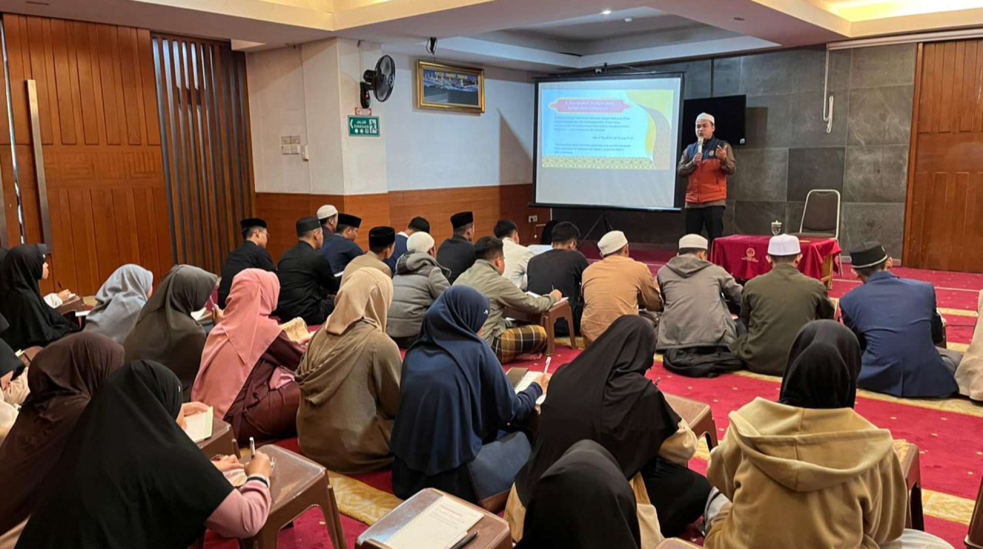 Tumbuhkan Karakter Unggul, DT Peduli Bandung Bina Mahasiswa Beasiswa 