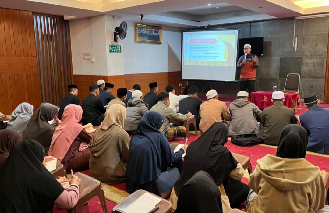 Tumbuhkan Karakter Unggul, DT Peduli Bandung Bina Mahasiswa Beasiswa 