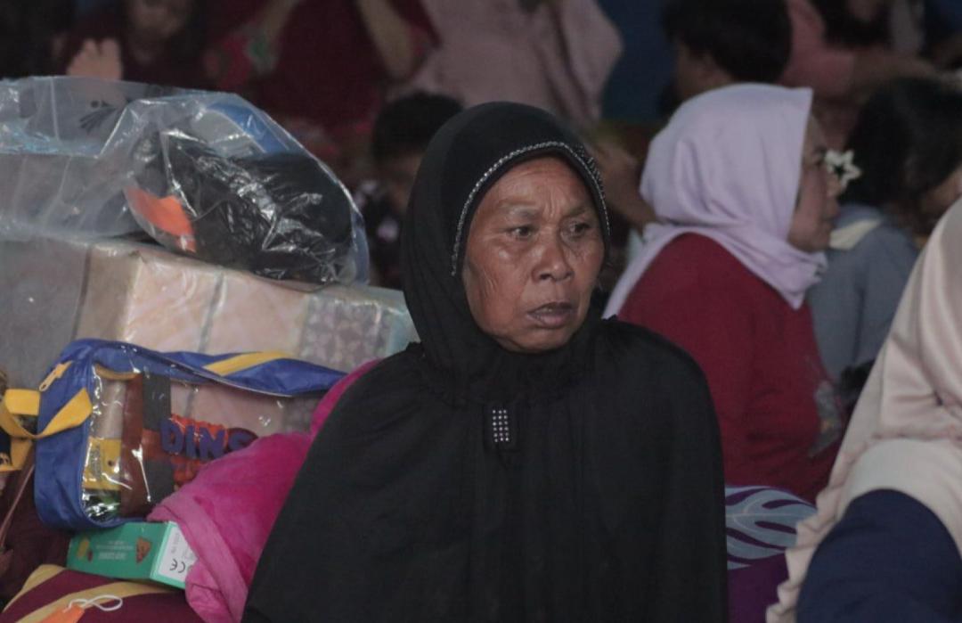 Bertahan di Kantor Desa, Ini Kisah Pengungsi Longsor Cisarua 