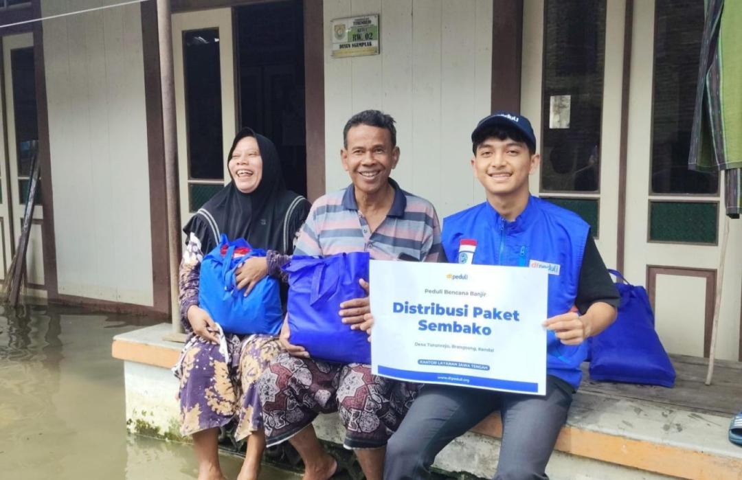 Lima Hari Banjir Tidak Dapat Bantuan, DT Peduli Jawa Tengah Hadir untuk Warga Desa Turunrejo 