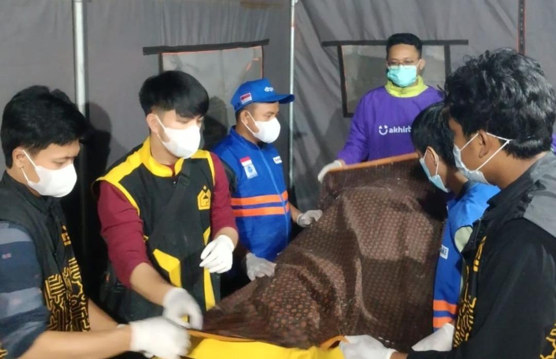 Puluhan Jenazah Ditangani, Relawan DT Peduli Jalani Tugas hingga Dini Hari 