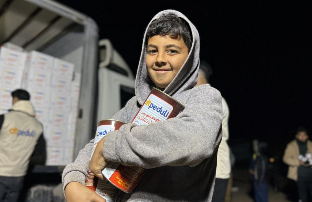 Tembus Blokade, DT Peduli Salurkan Daging Qurban Kaleng untuk Warga Gaza 