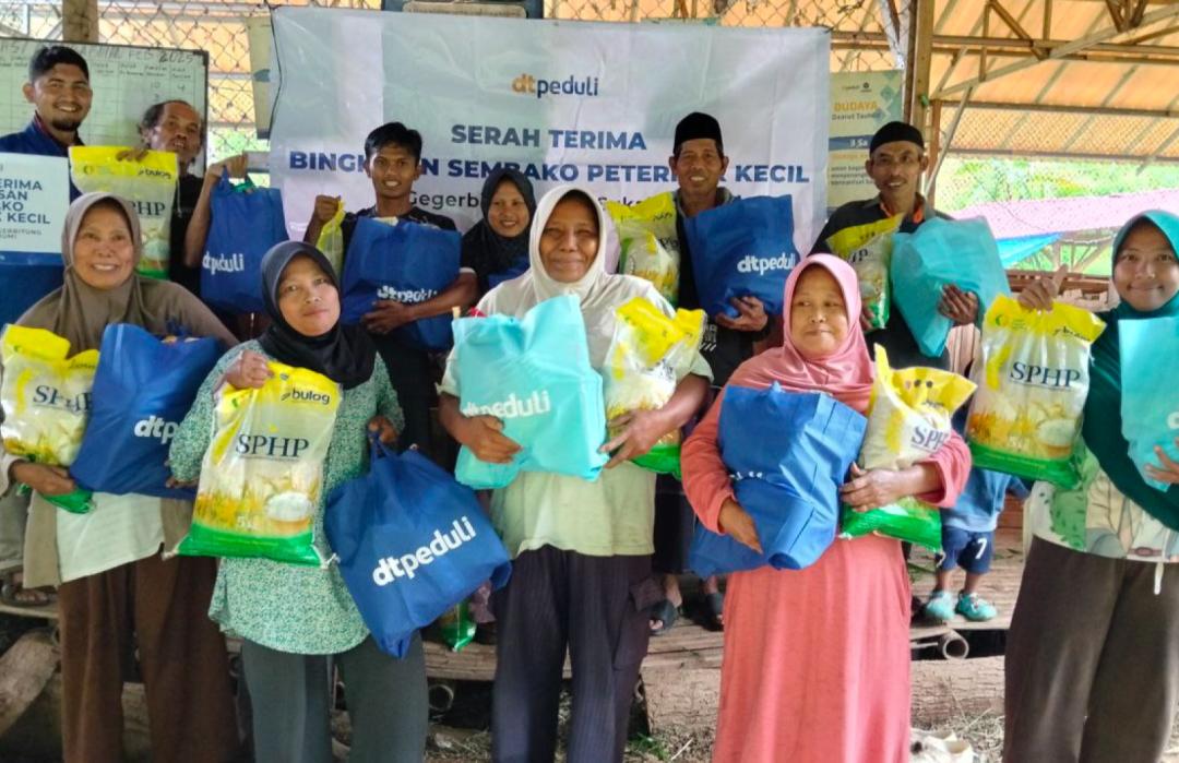 Ringankan Beban Peternak Binaan, DT Peduli Sukabumi Kembali Salurkan Sembako