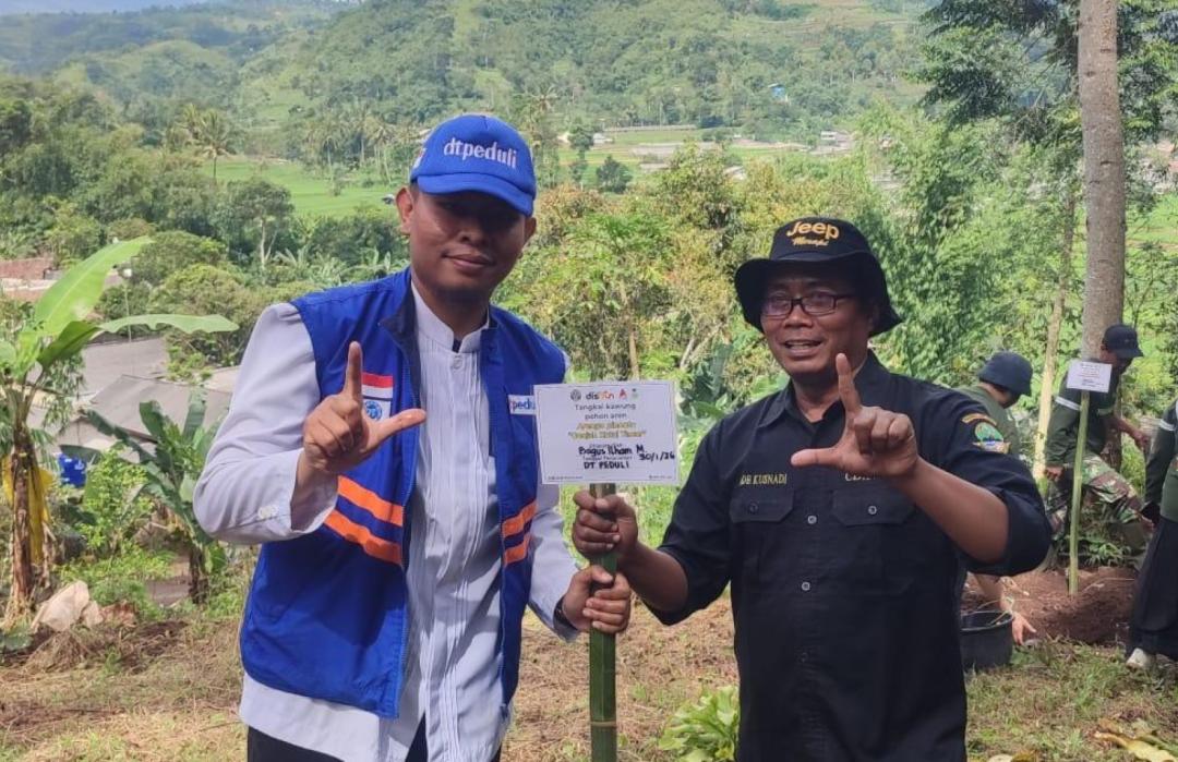 DT Peduli Cianjur Hadiri Peresmian KUPS Mahkota Bumi dan Penanaman Bibit Aren 