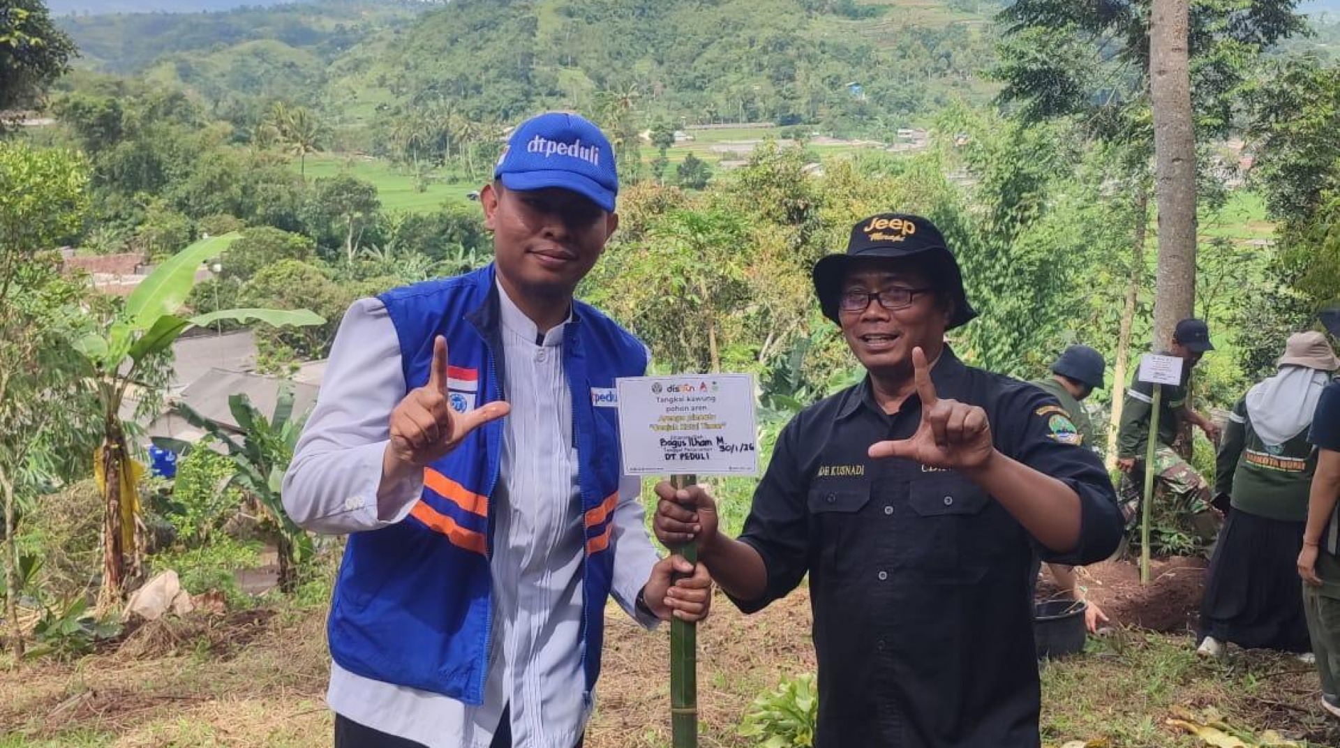 DT Peduli Cianjur Hadiri Peresmian KUPS Mahkota Bumi dan Penanaman Bibit Aren 