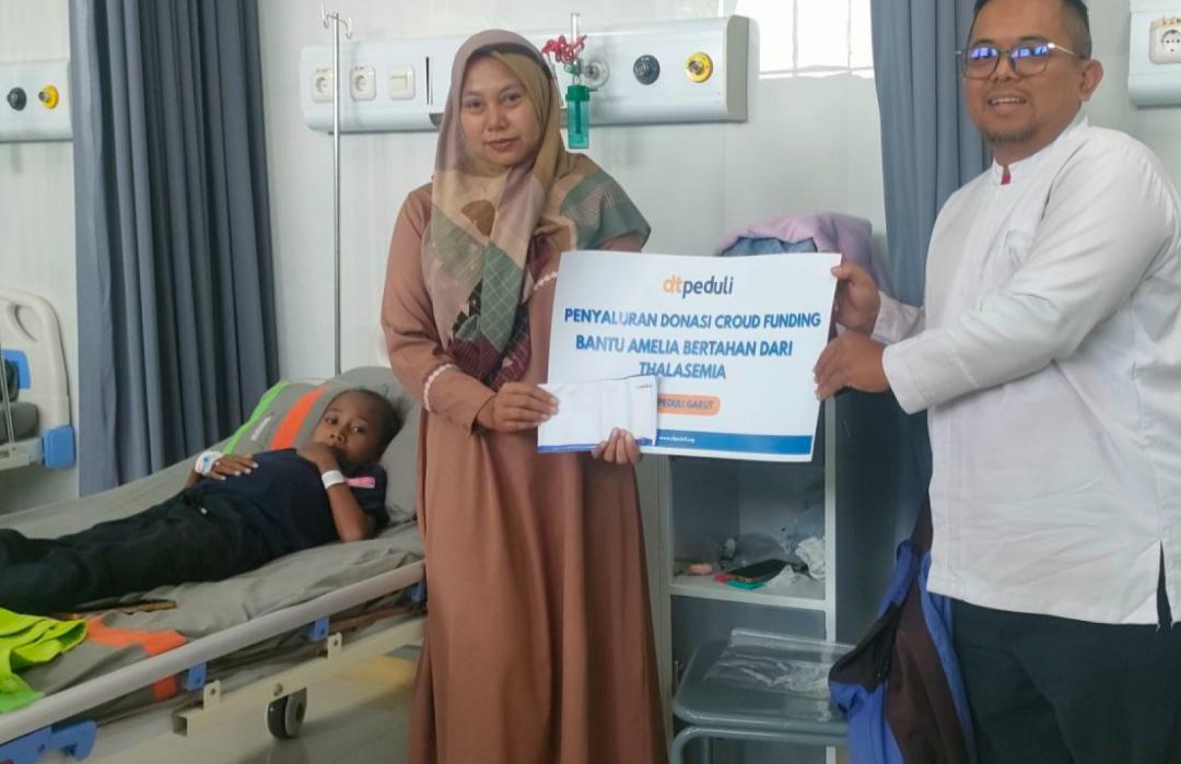 DT Peduli Garut Salurkan Dana Crowdfunding untuk Amelia, Pengidap Thalasemia 