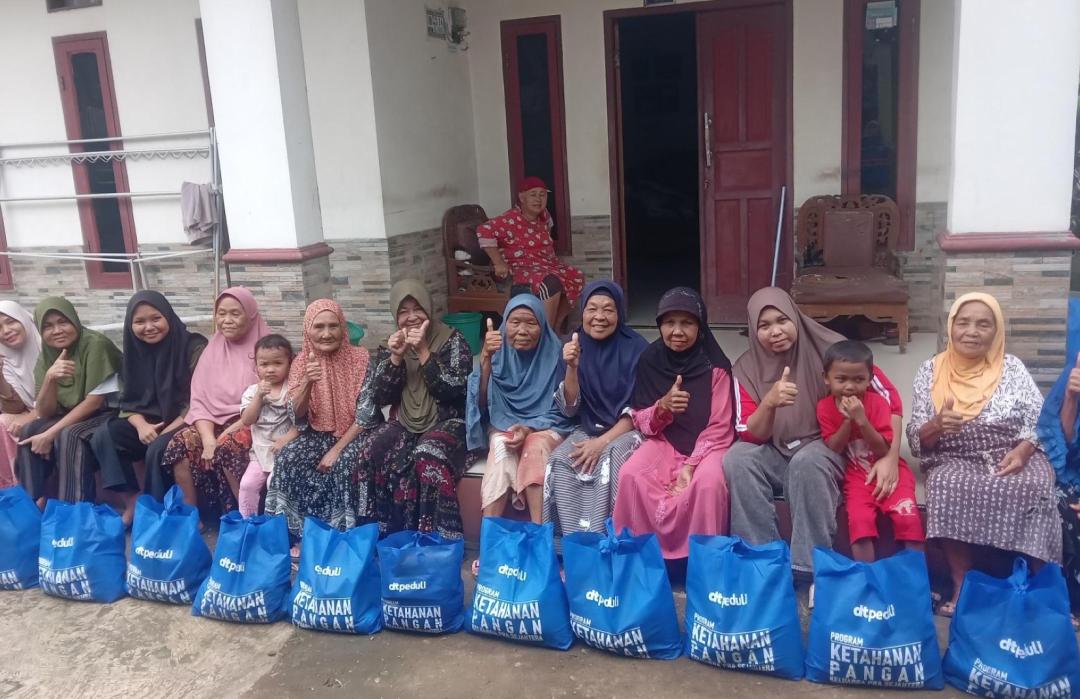 DT Peduli Bogor Salurkan Paket Sembako untuk Warga KampungCibogo, Ciseeng
