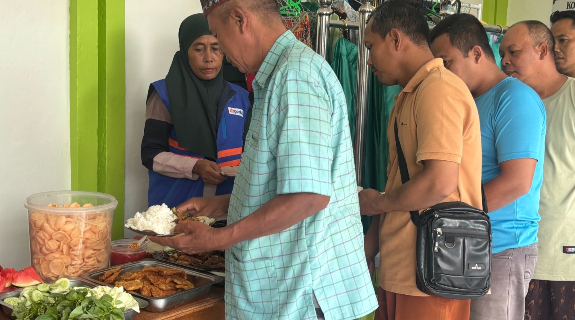 DT Peduli Gelar Jumat Berkah di Masjid Al Hidayah Metro, Sediakan Makan Siang Gratis dan Galang Donasi Kemanusiaan