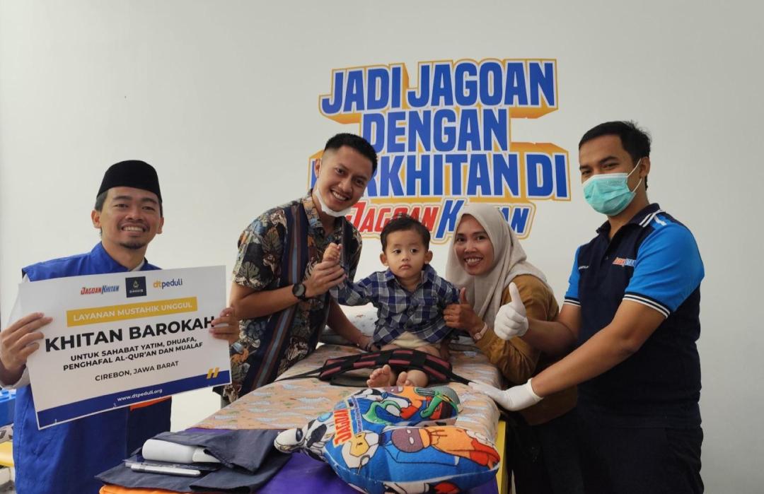 Melalui Program Jumat Berkah, Jagoan Khitan Gelar Khitan Barokah Bersama DT Peduli Cirebon