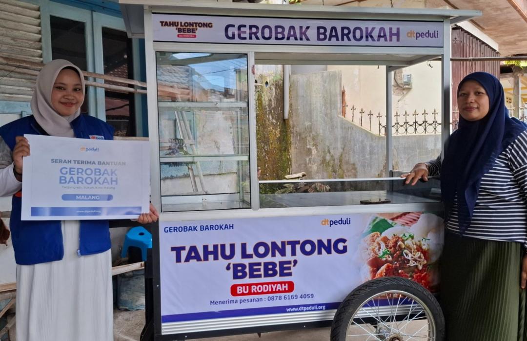 Wujudkan Kemandirian Ekonomi, Delapan Warga Tanjungsri Terima Bantuan Gerobak dan Warung Barokah