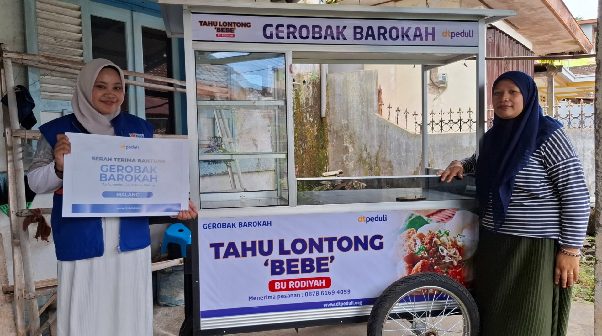 Wujudkan Kemandirian Ekonomi, Delapan Warga Tanjungsri Terima Bantuan Gerobak dan Warung Barokah