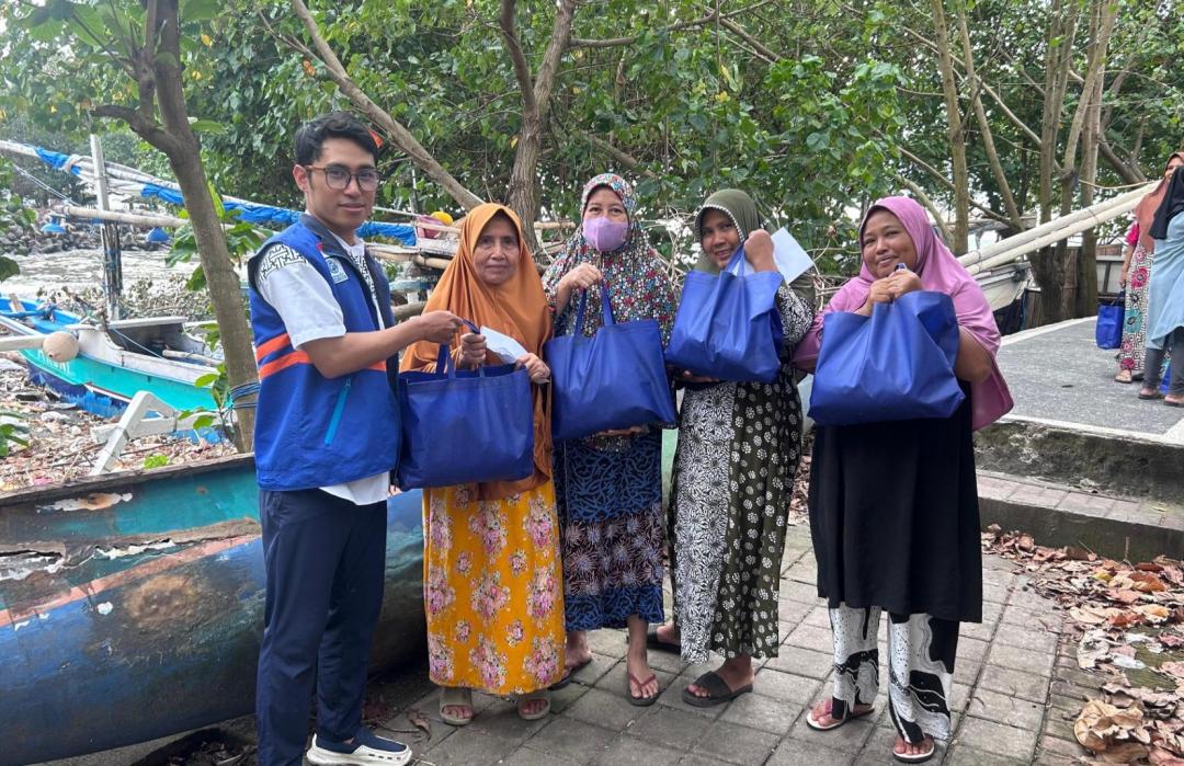 Pascabanjir Rob, DT Peduli Salurkan Paket Sembako di Lingkungan Melayu dan Bugis, Ampenan, Mataram 