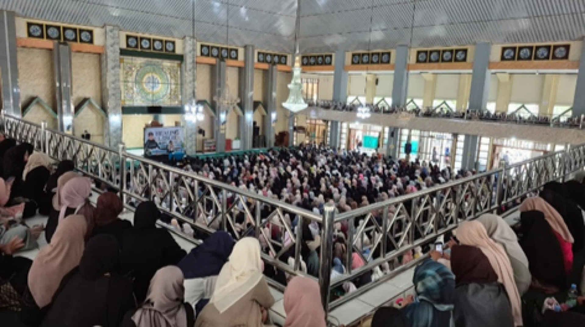 DT Peduli Garut Gelar MMQ Bersama Ustaz Handy Bony, Ribuan Gen Z Padati Masjid Agung 