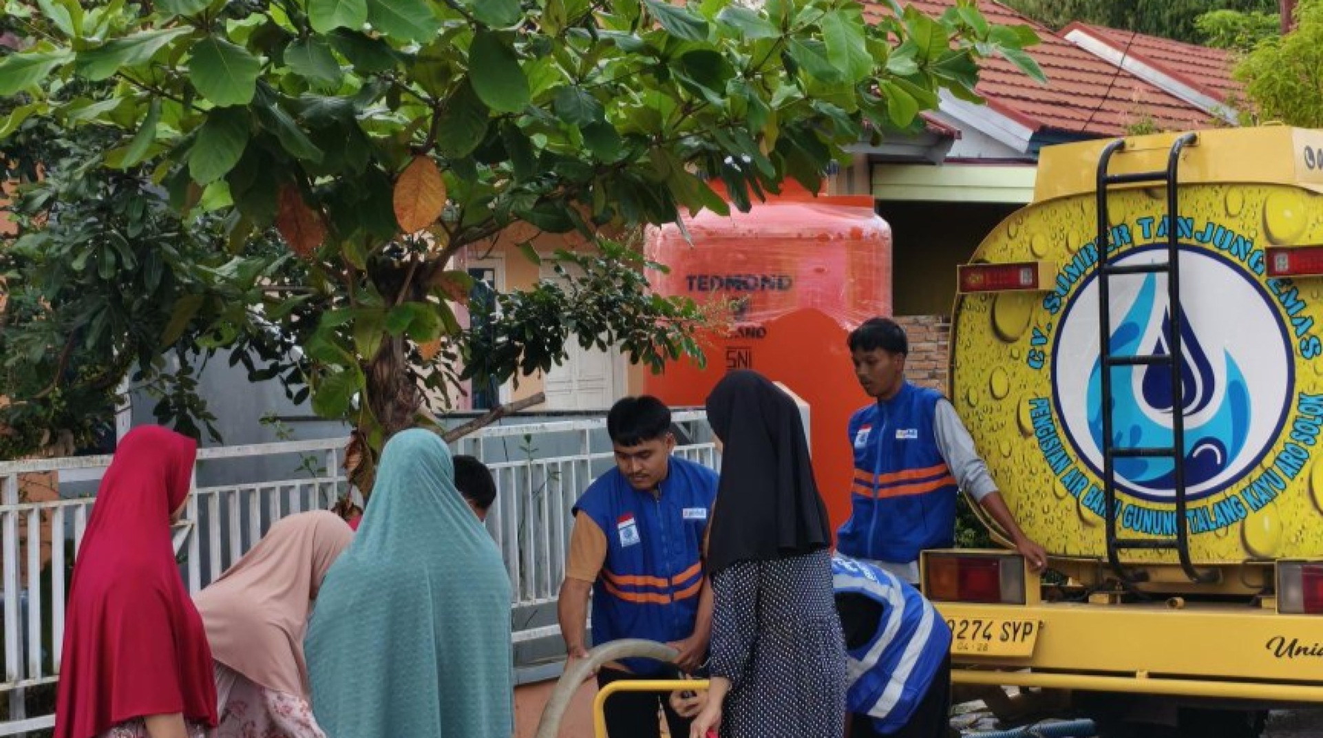 DT Peduli Sumbar Kembali Salurkan Air Bersih untuk Warga Kuranji yang Terdampak Banjir 