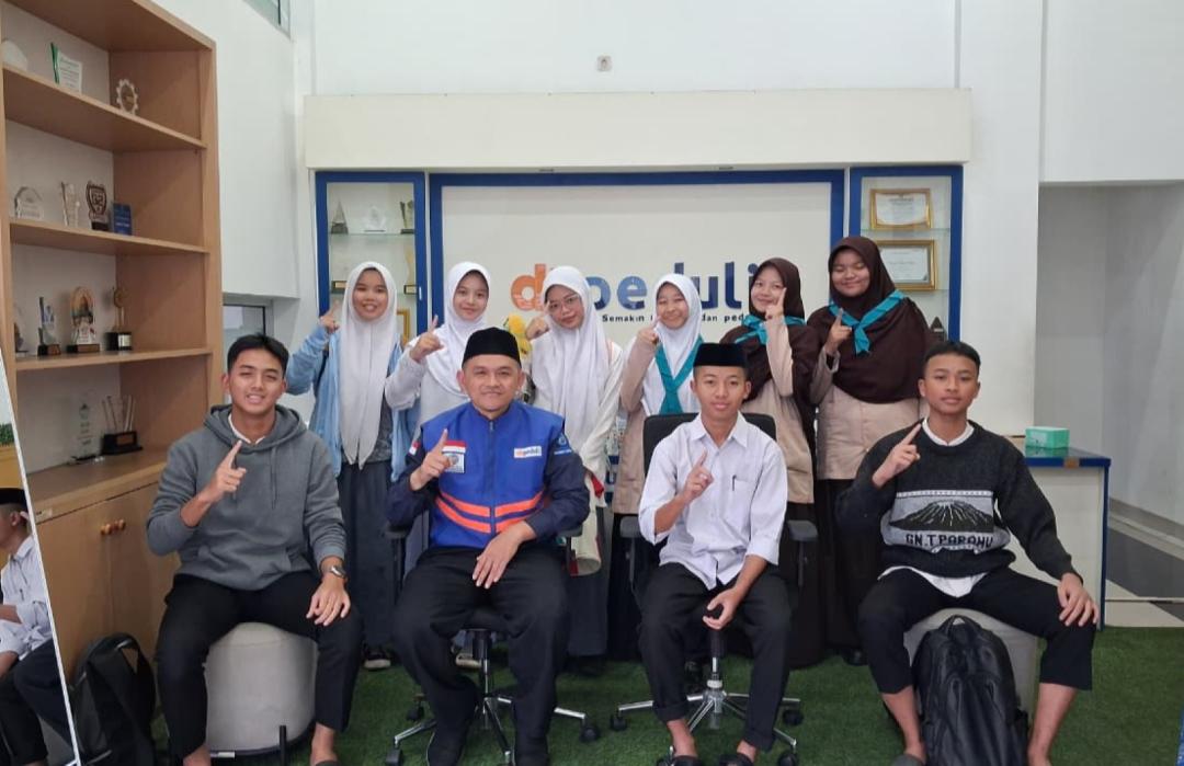 DT Peduli Bandung Gelar Pembinaan Rutin bagi Beasiswa Pelajar sebagai Wadah Pembiasaan Kepercayaan Diri 