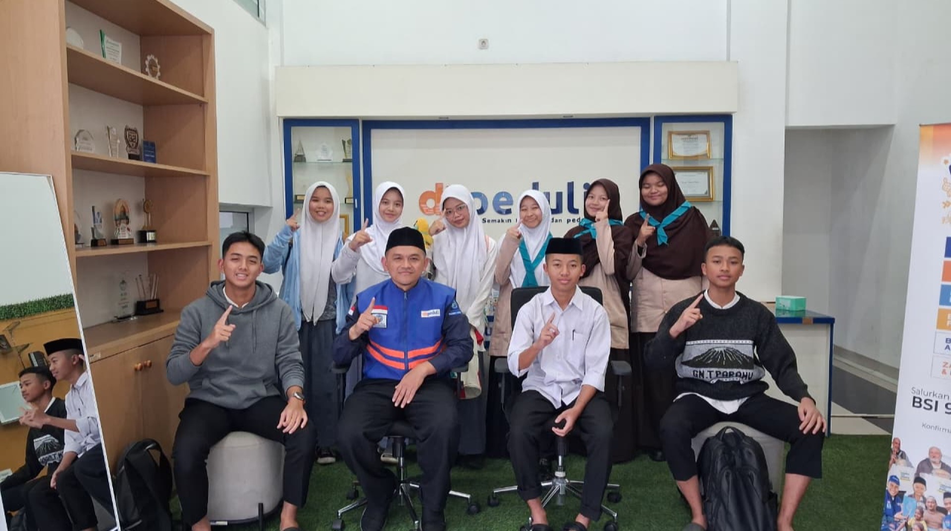 DT Peduli Bandung Gelar Pembinaan Rutin bagi Beasiswa Pelajar sebagai Wadah Pembiasaan Kepercayaan Diri 