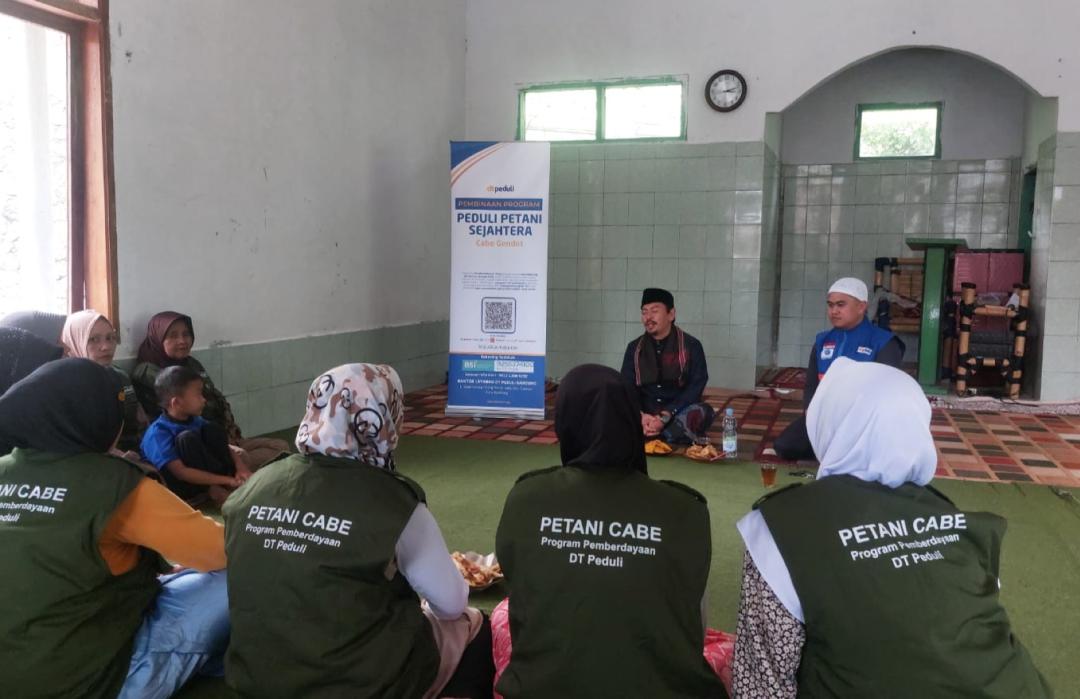 DT Peduli Bandung Fasilitasi Pengajian Rutin Ibu-Ibu Kelompok Tani Cabe di Mekarsari