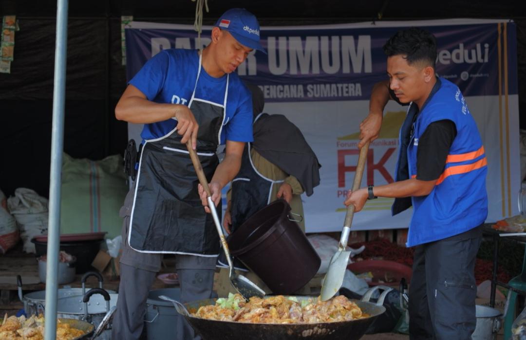DT Peduli dan FORKOM IJK Hadirkan Dapur Umum, Sumur Bor, dan Paket Sembako untuk Warga Tukka 