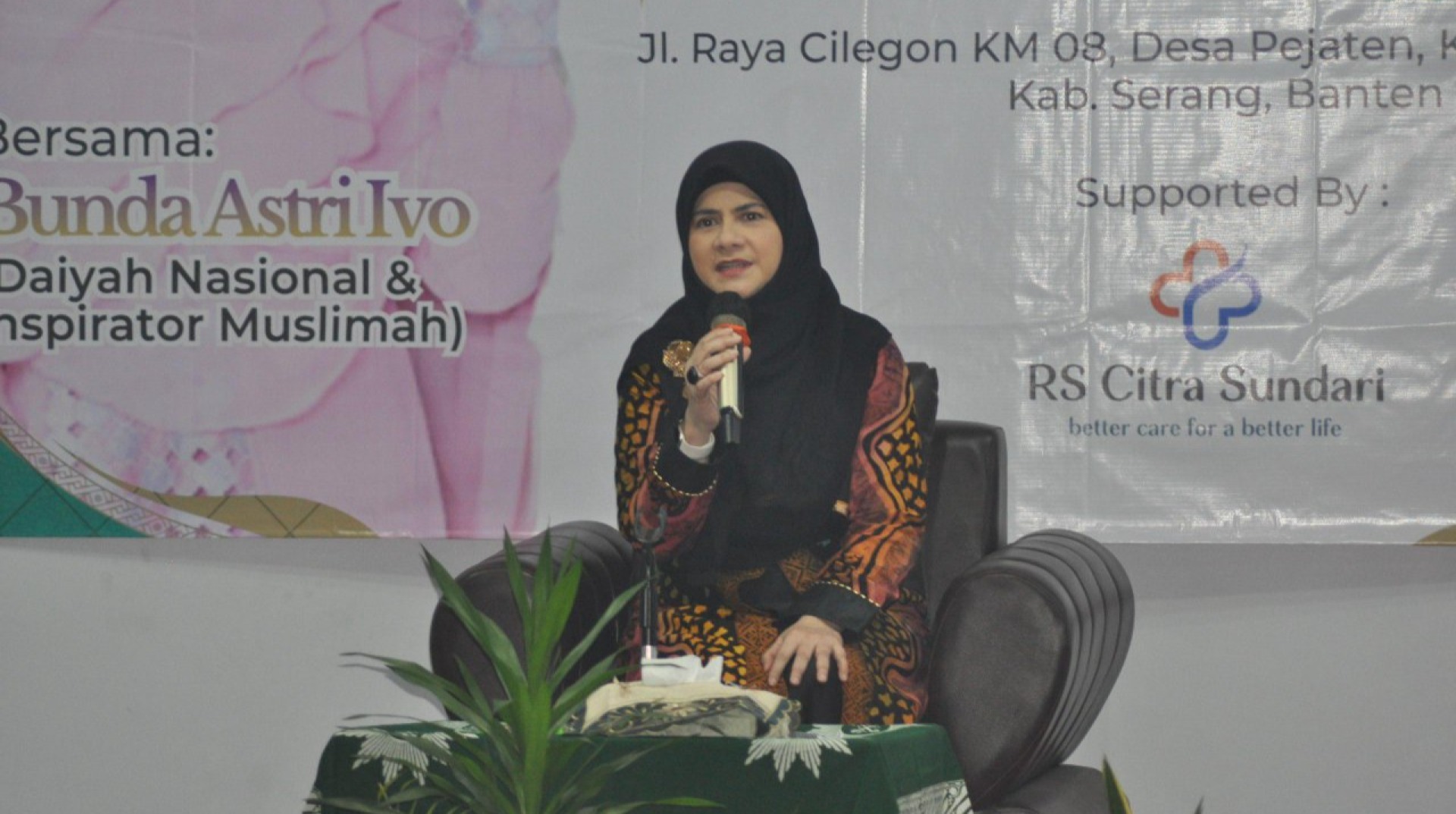 Silaturahmi Akbar Politeknik Kesehatan Aisyiyah Banten Bekerja sama dengan DT Peduli Serang Gelar Safari Dakwah Bersama Bunda Astri Ivo