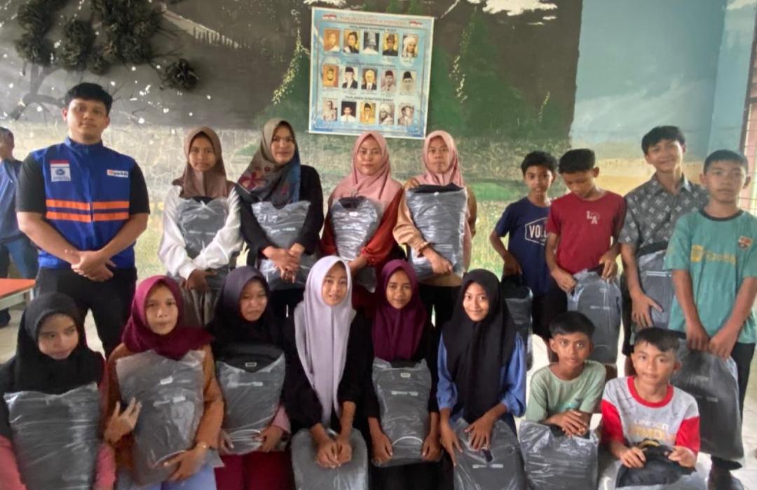 DT Peduli Salurkan Amanah BI Sebanyak 296 Paket Perlengkapan Sekolah di Langkat 