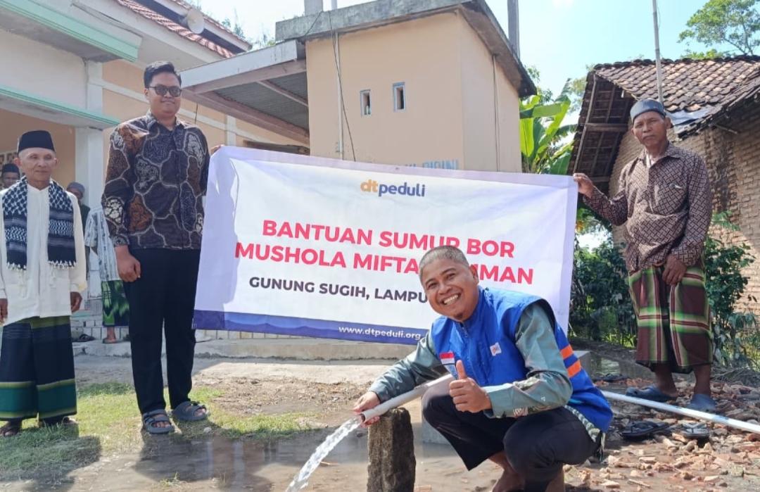 Salurkan Bantuan Sumur Bor, DT Peduli Metro Hadirkan Harapan Baru untuk Desa Sari Agung Buyut Udik 