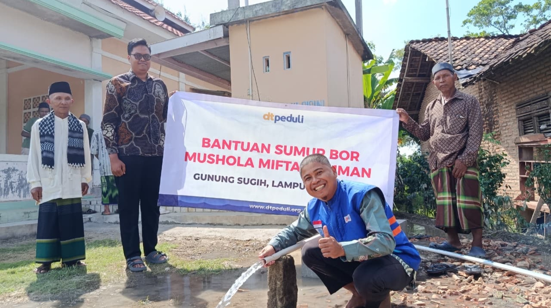 Salurkan Bantuan Sumur Bor, DT Peduli Metro Hadirkan Harapan Baru untuk Desa Sari Agung Buyut Udik 