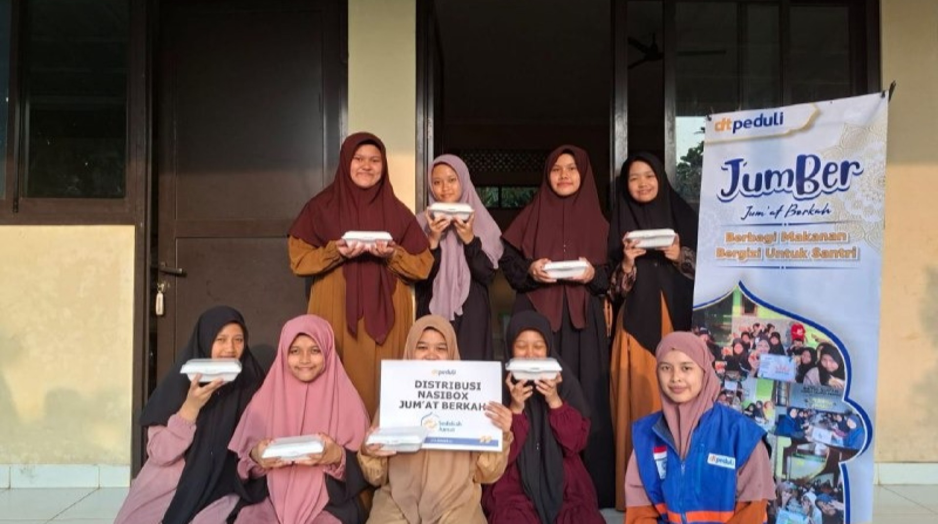 DT Peduli Bogor Kembali Salurkan Nasi Kotak ke Berbagai Pesantren di Bogor