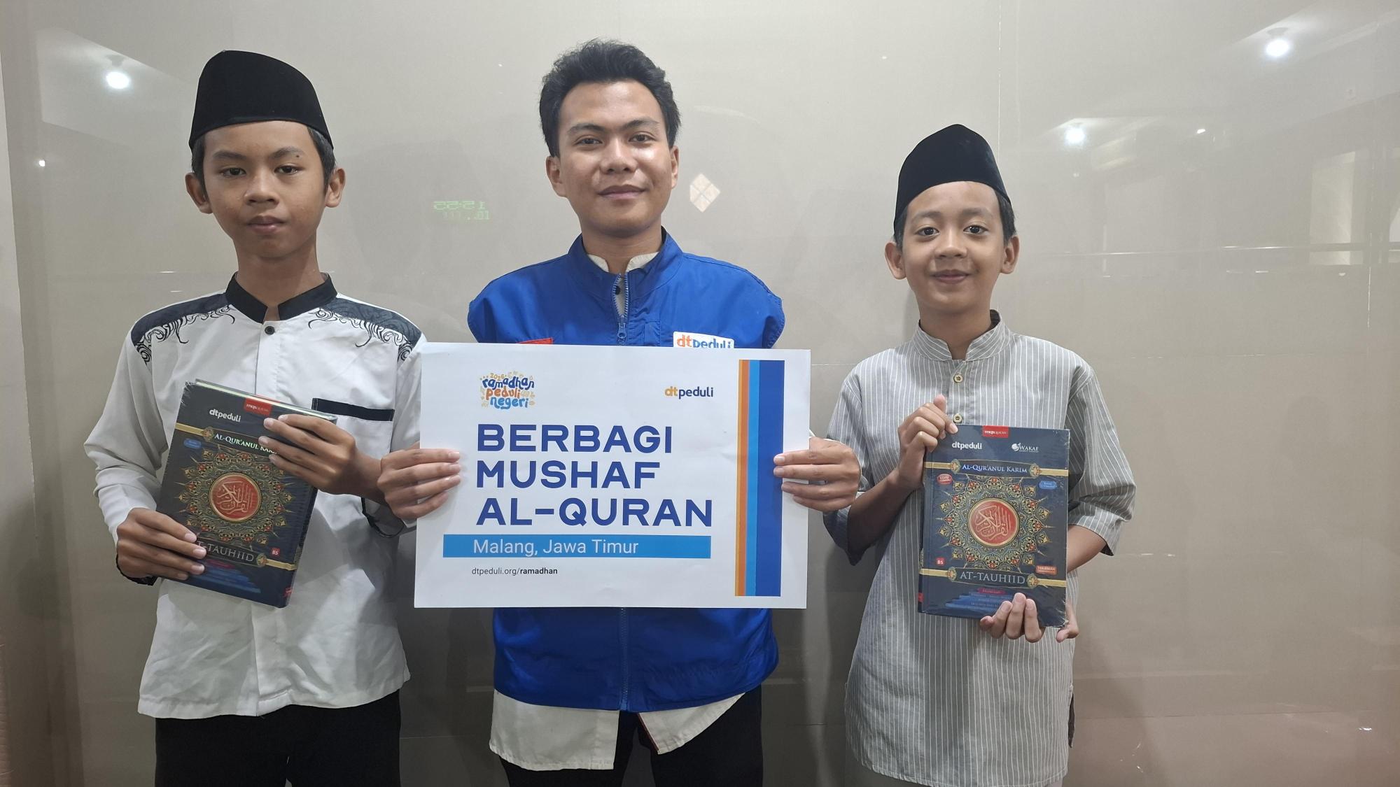 Semarak Ramadhan, DT Peduli Malang Salurkan Mushaf Al-Qur’an ke Masjid Nurul Qolbi