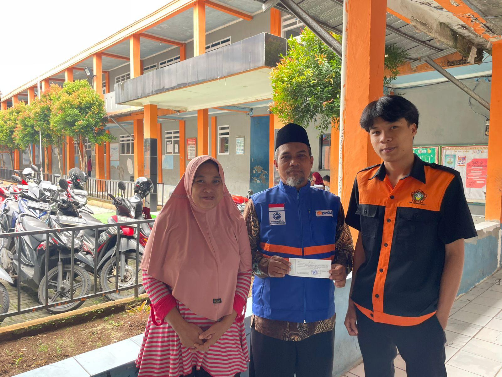 DT Peduli Depok Bantu Lunasi Tunggakan SPP untuk Siswa Kelas XII Tekindo 