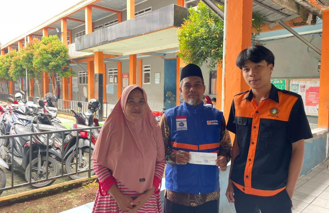 DT Peduli Depok Bantu Lunasi Tunggakan SPP untuk Siswa Kelas XII Tekindo 