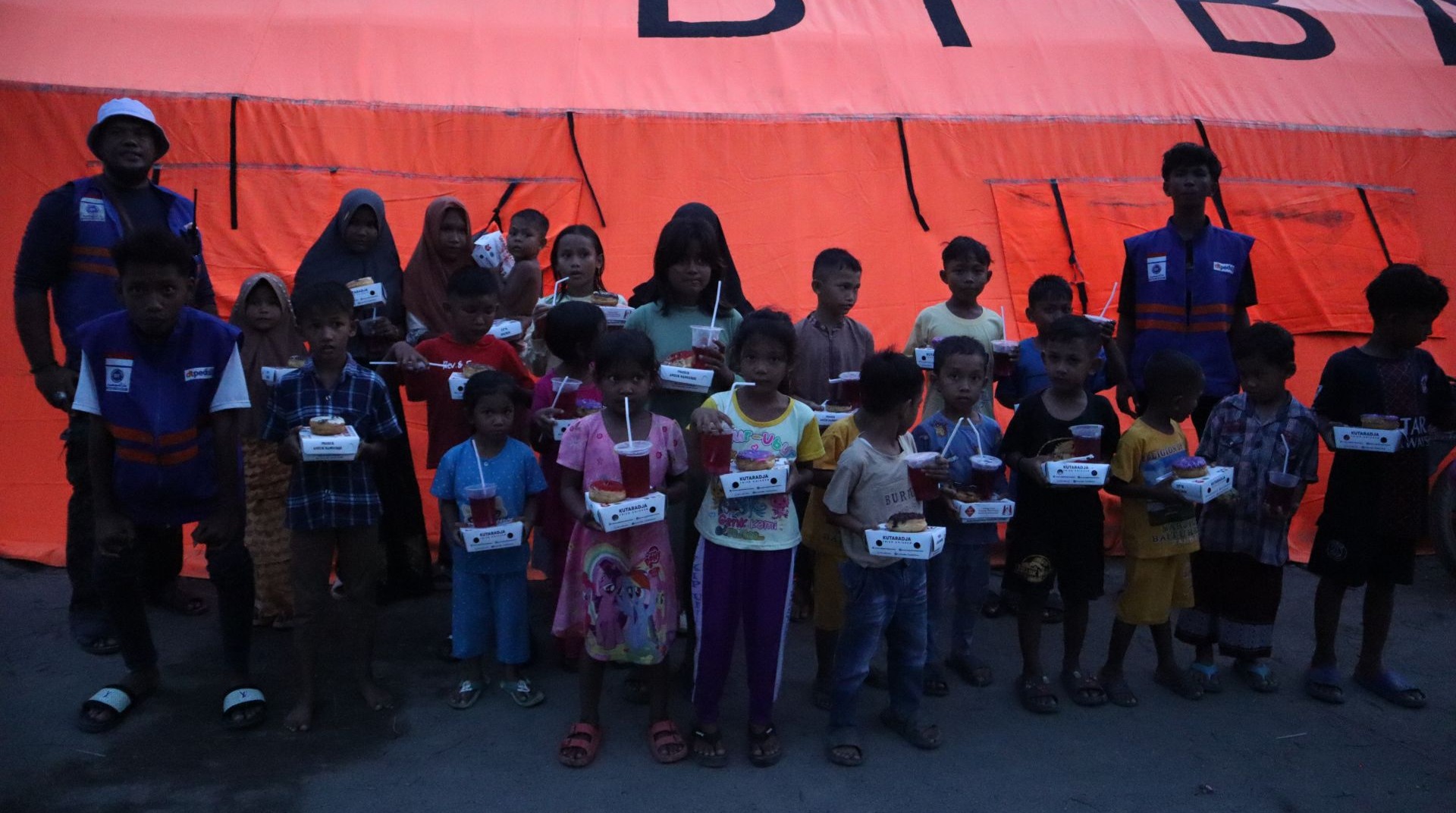 Syukur Buka Puasa di Bilik Sempit Alue Kuta 