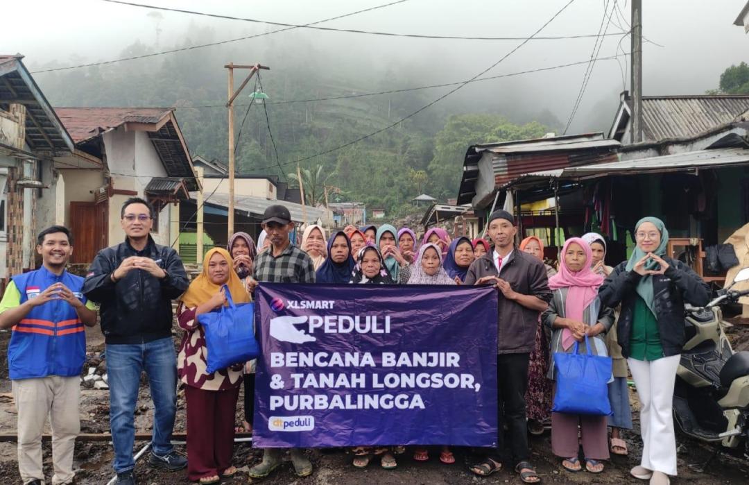DT Peduli Jateng Bersama XL Smart Salurkan Paket Sembako untuk Warga Terdampak Banjir dan Longsor di Serang, Purbalingga 