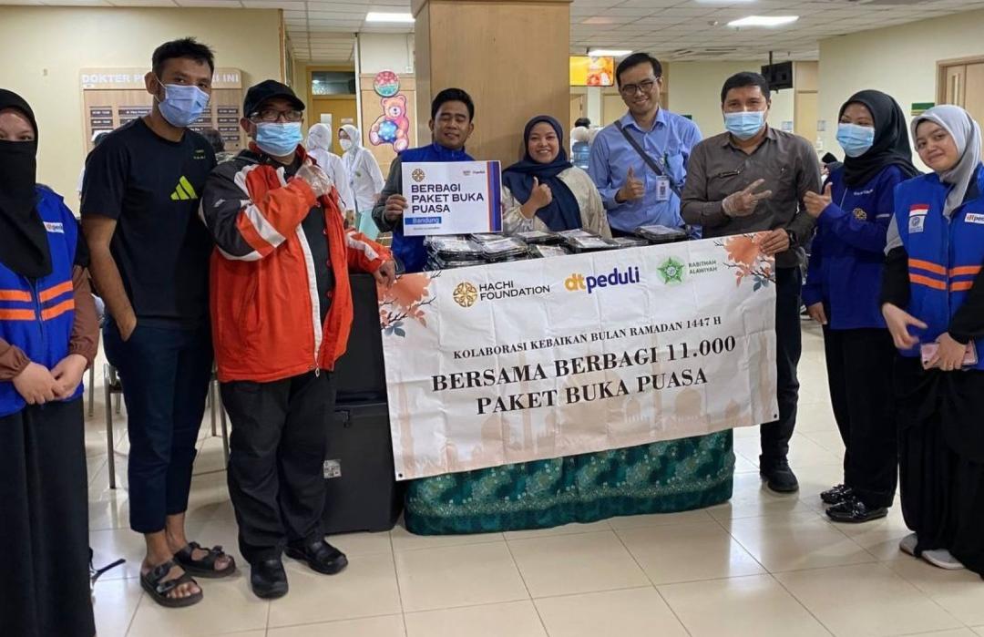 HACHI dan DT Peduli Bandung Sebarkan 200 Nasi Box Berbuka Puasa di RS Hermina 