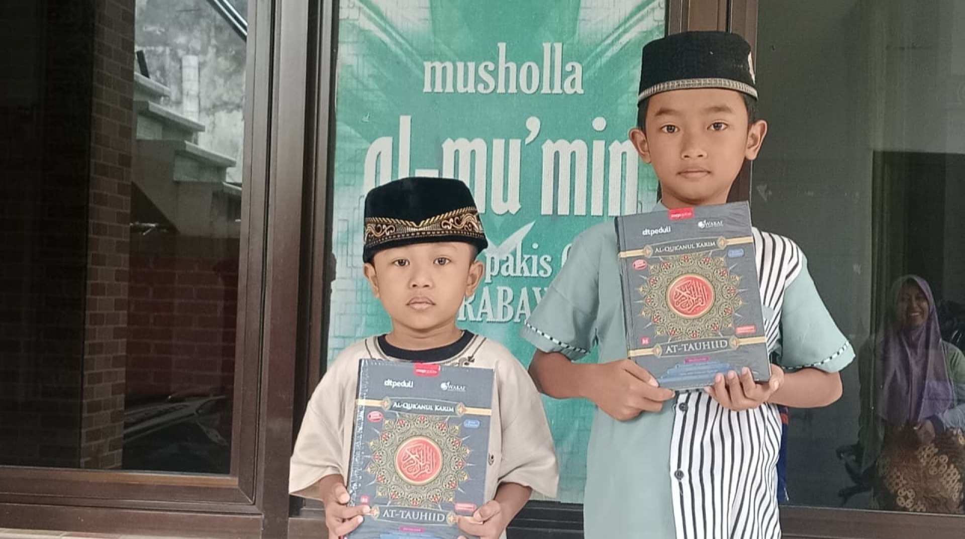 DT Peduli Jatim Salurkan Mushaf Al-Qur’an ke TPQ dan Mushola di Kelurahan Dukuh Pakis  