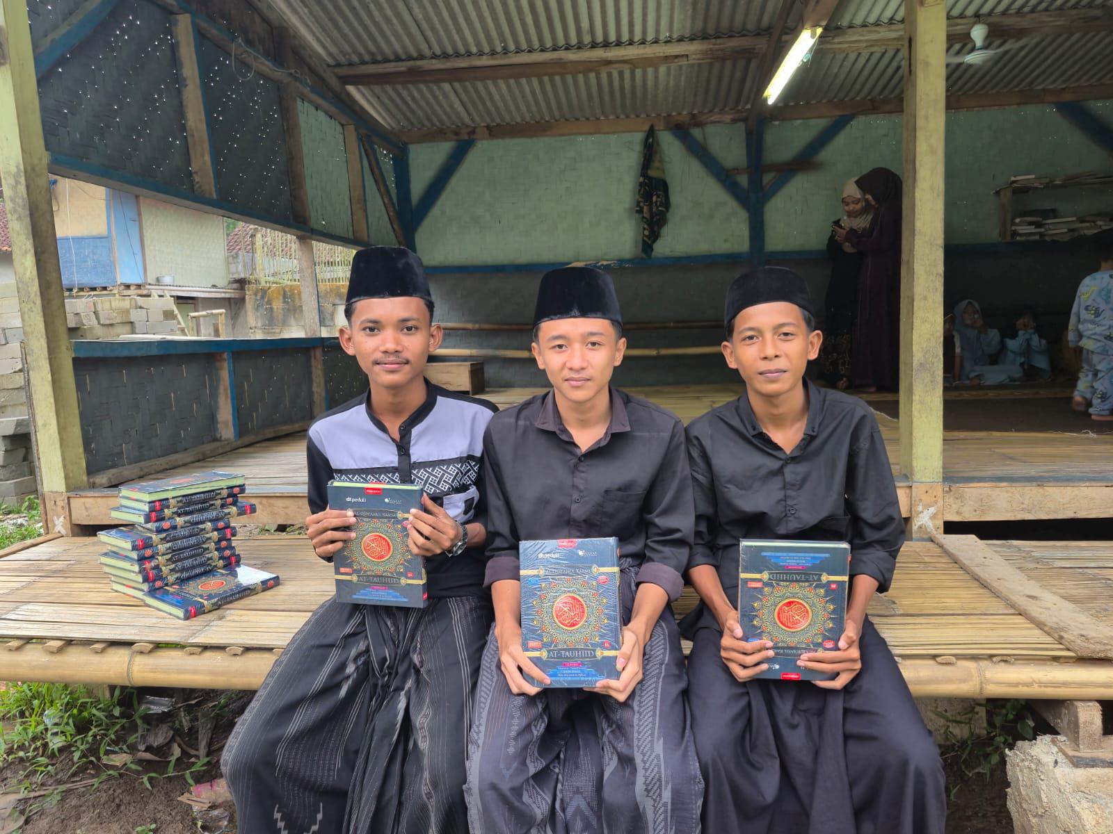 DT Peduli Serang Salurkan Mushaf Al-Qur’an dan Iqro untuk Pondok Pesantren Darul Ibtida 