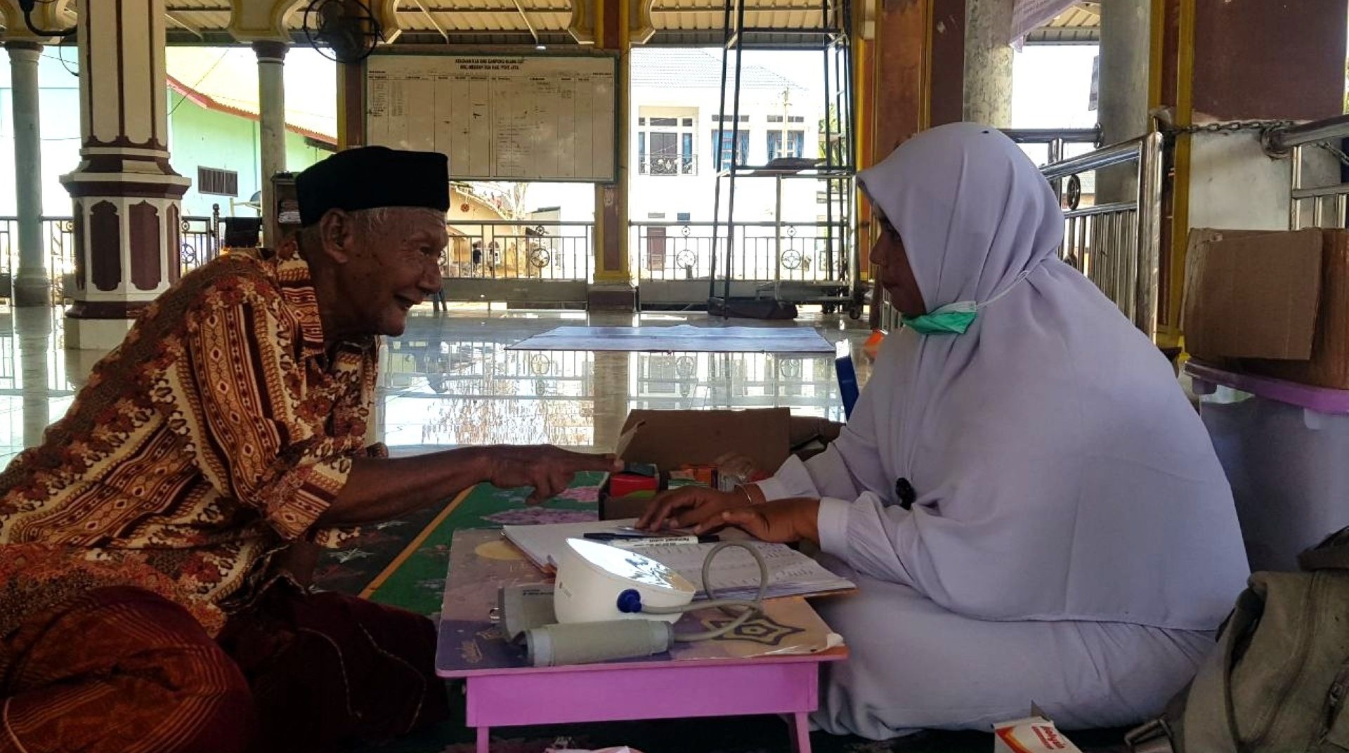 Menjemput Sembuh di Teras Masjid 