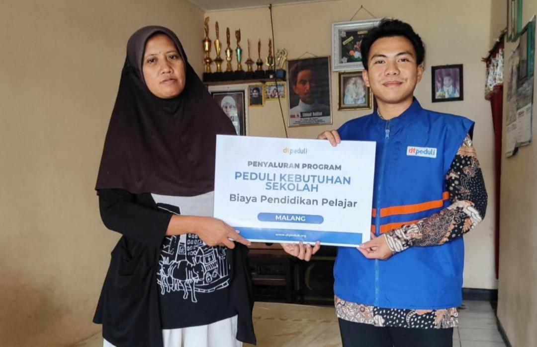 Ringankan Biaya Ujian Sekolah, DT Peduli Malang Salurkan Bantuan Pendidikan 