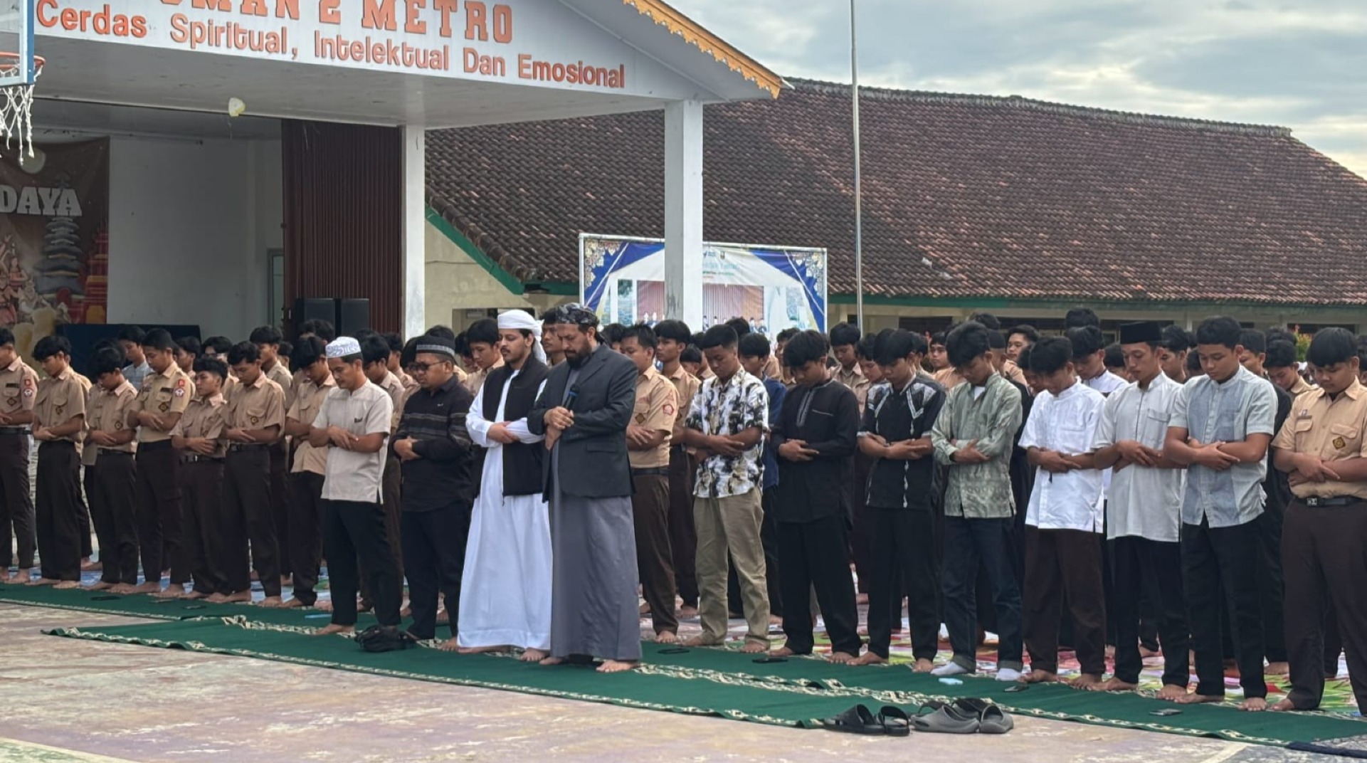 Siswa SMA Negeri 2 Metro Ikut Shalat Dhuha dan Simak Roadshow Syekh Palestina yang Digelar DT Peduli Metro 