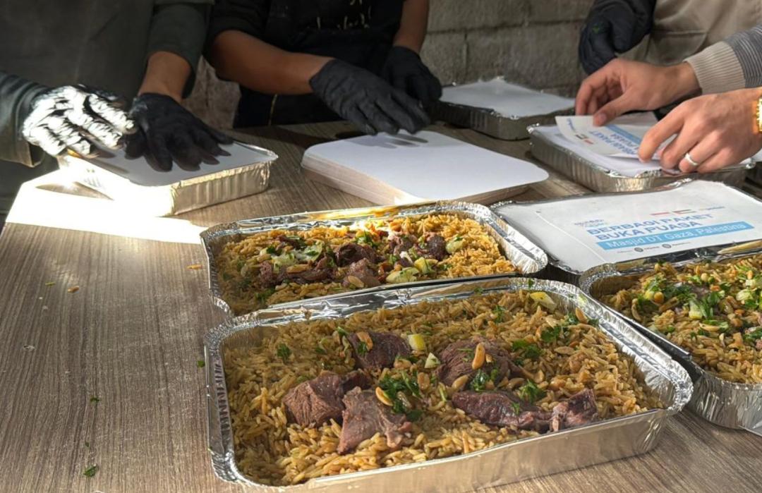 Jaga Kualitas Hidangan, DT Peduli Gunakan Kemasan Khusus untuk Paket Buka Puasa di Masjid DT Gaza 