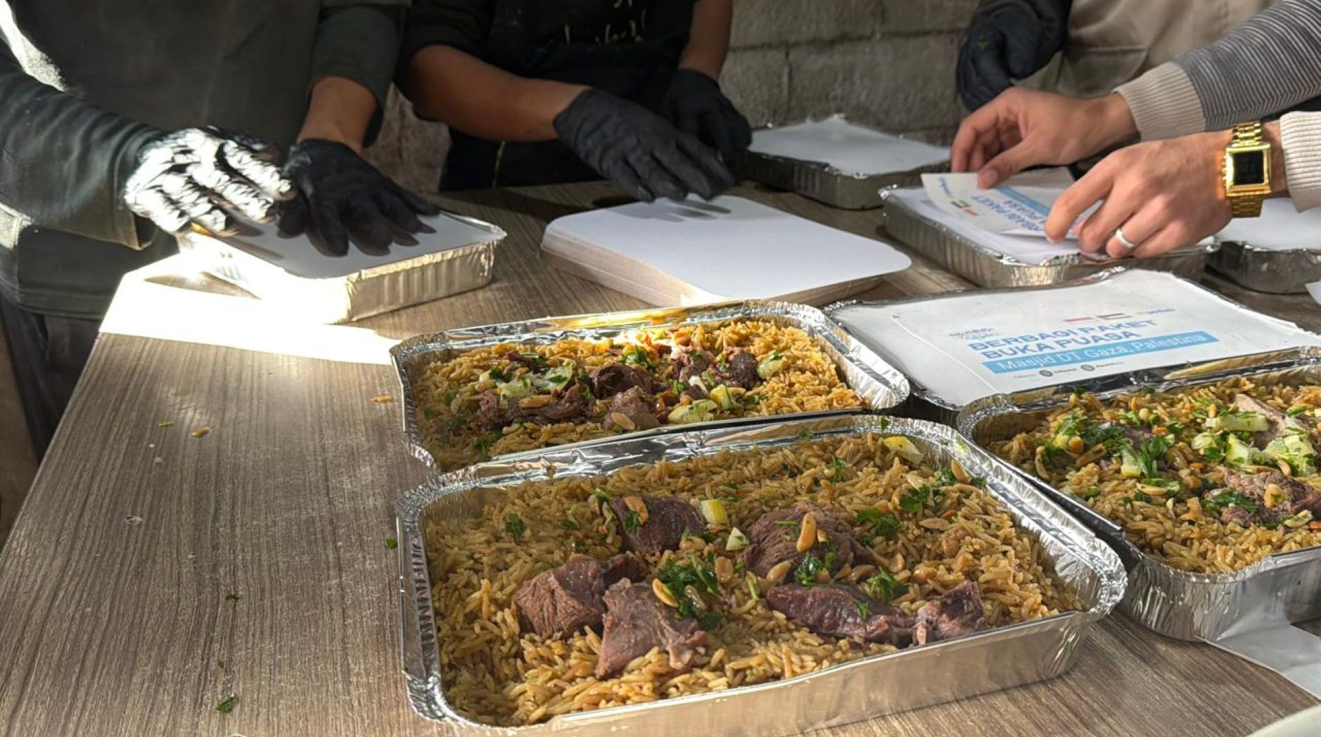 Jaga Kualitas Hidangan, DT Peduli Gunakan Kemasan Khusus untuk Paket Buka Puasa di Masjid DT Gaza 