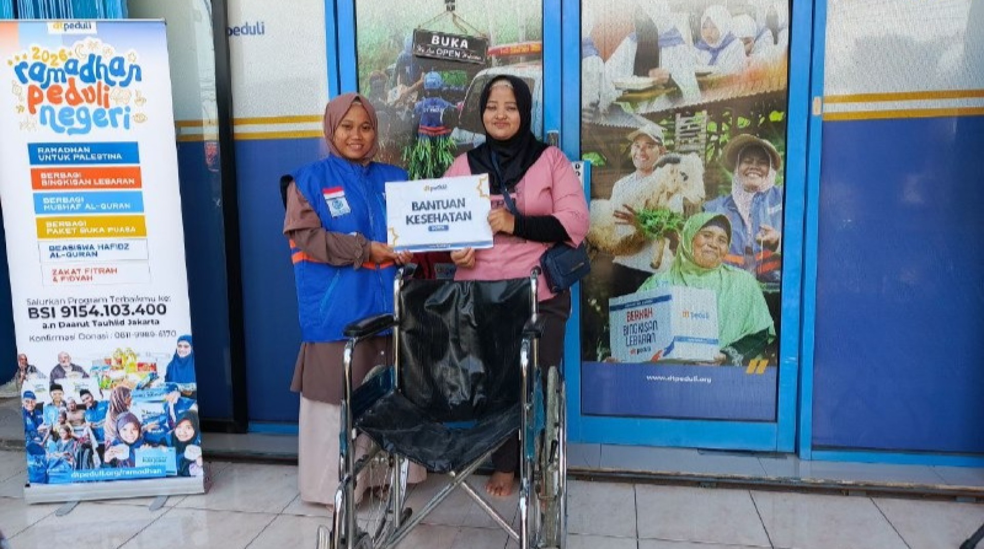 Bangkitkan Harapan, DT Peduli Bogor Salurkan Bantuan Kursi Roda untuk Vina 