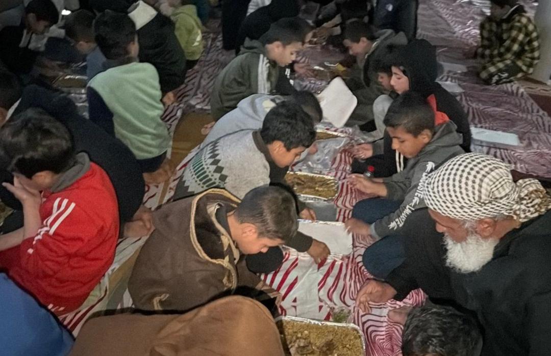 Kehangatan Buka Puasa untuk Senyum Gaza 