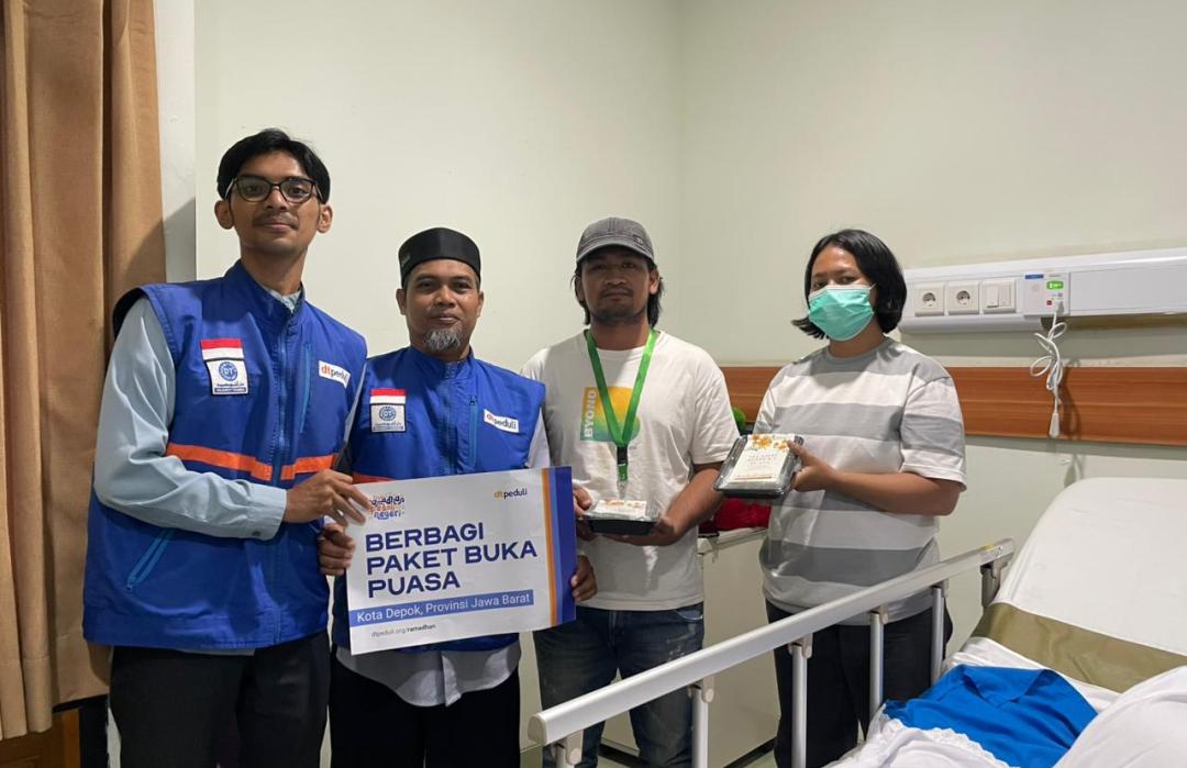 DT Peduli Depok Sinergi denga Hachi Foundation Salurkan Ratusan Paket Buka Puasa di Ruma Sakit Bunda 