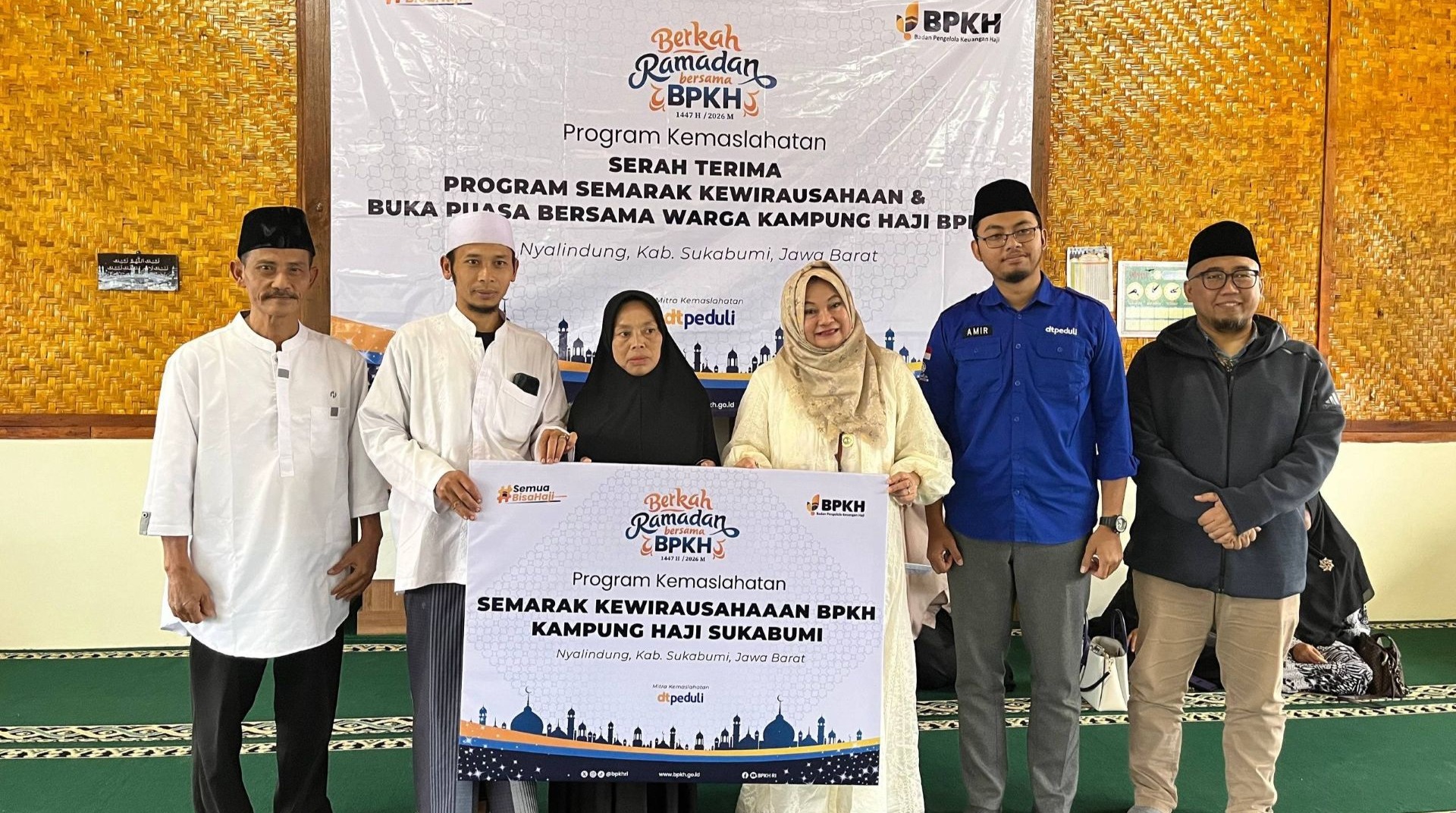 Tinjau Kampung Haji Sukabumi, BPKH dan DT Peduli Gelar Buka Bersama Warga 