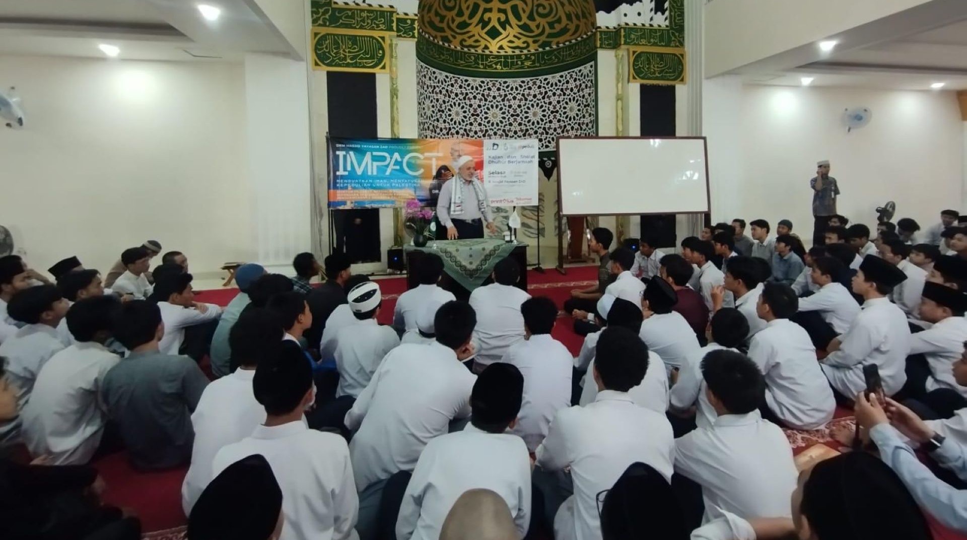 DT Peduli Hadirkan Safari Dakwah Syaikh Palestina di Sejumlah Masjid Cianjur 