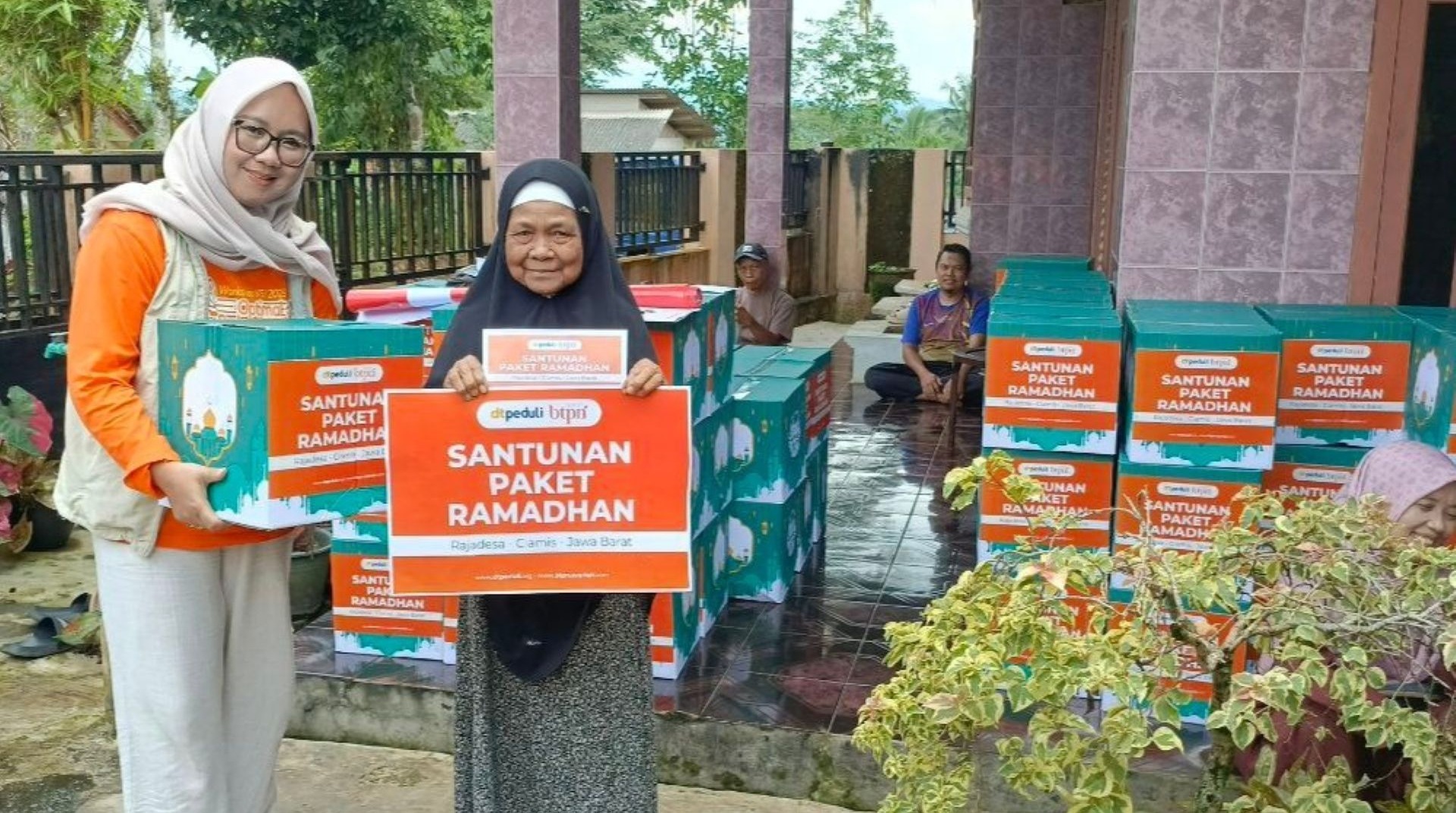 BTPN Syariah dan DT Peduli Tasikmalaya Salurkan Santunan Paket Ramadhan untuk Yatim dan Dhuafa di Ciamis